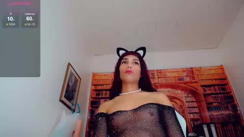 Snapshot of emeli_roushot chatting on 12/17/24, 11:28 Emeli online show from 12/17/24, 11:28
