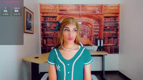 Snapshot of emeli_roushot chatting on 01/11/25, 12:07 Emeli online show from 01/11/25, 12:07