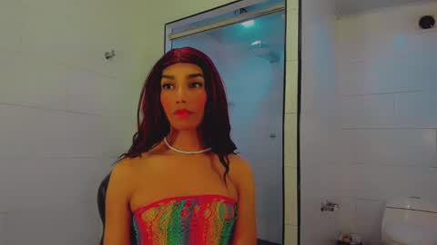 Snapshot of emeli_roushot chatting on 01/18/25, 11:21 Emeli online show from 01/18/25, 11:21