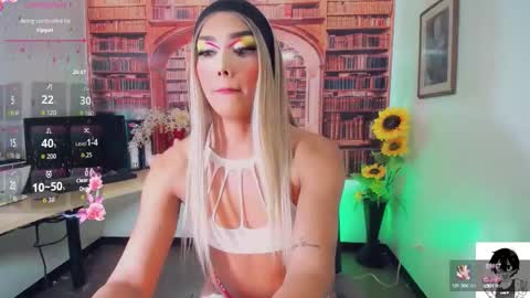 Snapshot of emeli_roushot chatting on 09/13/25, 10:59 Emeli online show from 09/13/25, 10:59