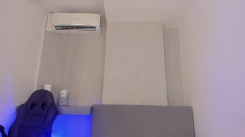 emelie_89 online show from 12/15/24, 10:04