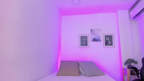 emelie_89 online show from 12/30/24, 01:14