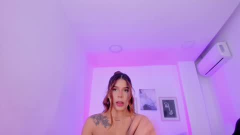 emelie_89 online show from 01/09/25, 11:47