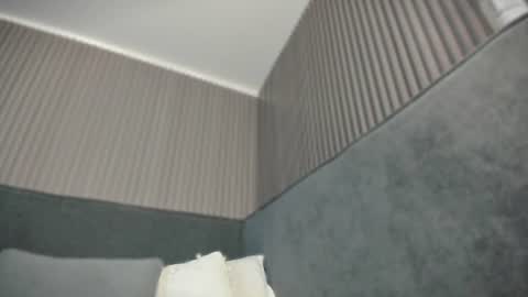 emelie_89 online show from 06/12/26, 11:42