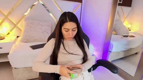 Snapshot of emelie_ch_ chatting on 01/08/26, 03:20 Emily online show from 01/08/26, 03:20