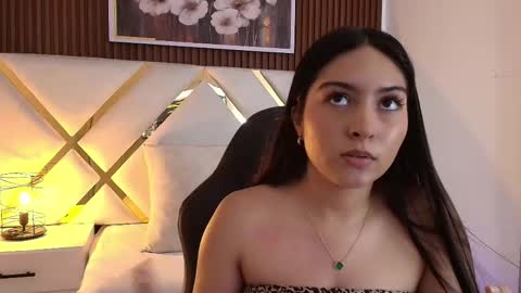 Snapshot of emelie_ch_ chatting on 01/09/26, 12:24 Emily online show from 01/09/26, 12:24