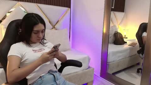 Snapshot of emelie_ch_ chatting on 01/10/26, 02:57 Emily online show from 01/10/26, 02:57