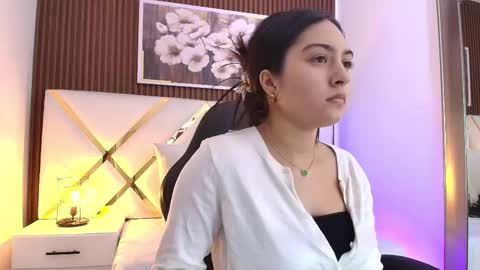 Snapshot of emelie_ch_ chatting on 01/11/26, 12:37 Emily online show from 01/11/26, 12:37