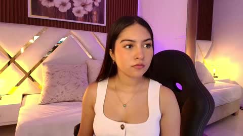 Snapshot of emelie_ch_ chatting on 01/11/26, 04:23 Emily online show from 01/11/26, 04:23