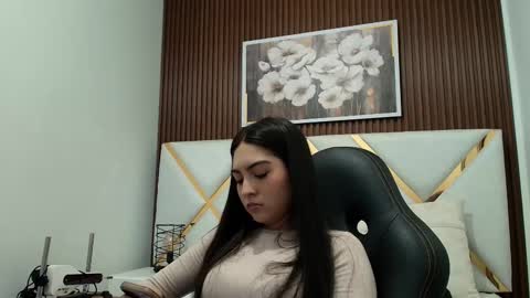 Snapshot of emelie_ch_ chatting on 01/15/26, 02:27 Emily online show from 01/15/26, 02:27