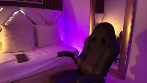 Snapshot of emelie_ch_ chatting on 01/16/26, 06:06 Emily online show from 01/16/26, 06:06