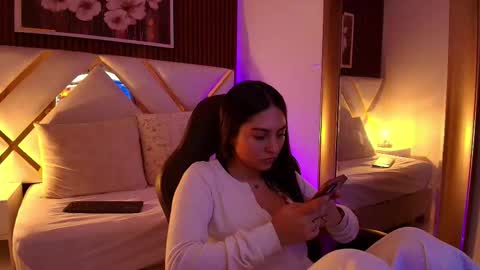 Snapshot of emelie_ch_ chatting on 02/01/26, 02:43 Emily online show from 02/01/26, 02:43