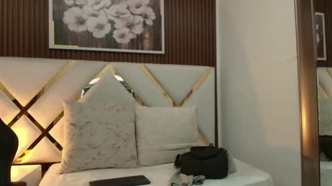 Snapshot of emelie_ch_ chatting on 02/03/26, 04:32 Emily online show from 02/03/26, 04:32