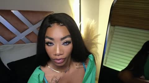anyelii  online show from 01/25/25, 12:27