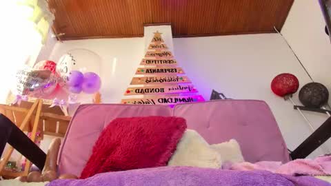 emely_exxotic online show from 12/17/25, 12:33
