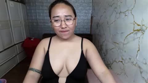 Snapshot of emely_slutxxx chatting on 06/05/26, 03:46 Emely online show from 06/05/26, 03:46
