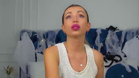 emelylawrences online show from 10/22/25, 06:35