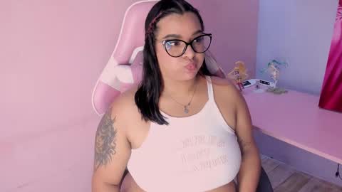 Snapshot of emelymuller chatting on 03/16/26, 06:06 Emely online show from 03/16/26, 06:06