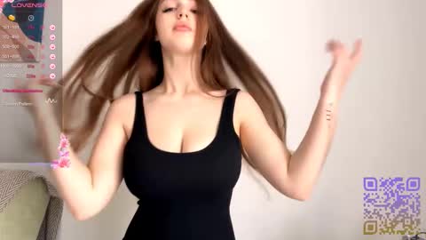 Snapshot of emeraldcotton chatting on 10/24/25, 06:10 Gily online show from 10/24/25, 06:10