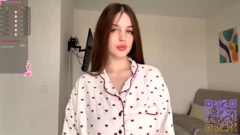 Snapshot of emeraldcotton chatting on 10/29/25, 08:05 Gily online show from 10/29/25, 08:05