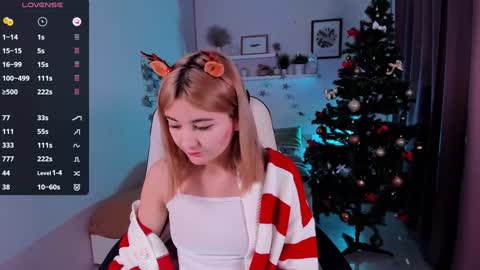 Snapshot of emi_joy chatting on 01/05/25, 09:14  Emily  follow me  online show from 01/05/25, 09:14