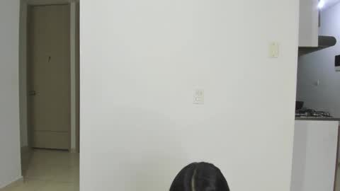 Snapshot of emi_latingirl chatting on 10/18/25, 09:21 EMILY online show from 10/18/25, 09:21