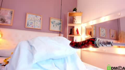 Snapshot of emi_sary chatting on 01/31/25, 11:56 Emily Sarai online show from 01/31/25, 11:56