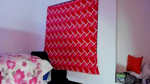 Snapshot of emiily15_ chatting on 09/24/25, 09:18 Emi online show from 09/24/25, 09:18