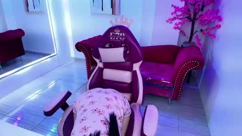 Emiily  online show from 04/29/26, 07:53