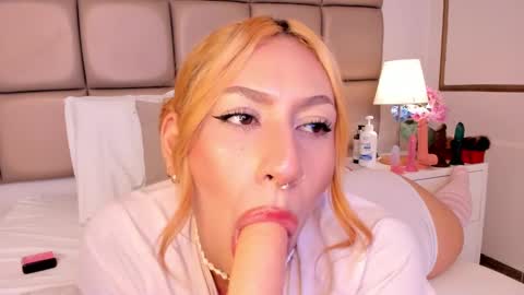 EMILY ROBERTS online show from 01/11/25, 10:07