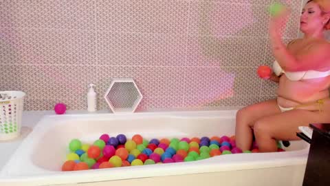 EMILY ROBERTS online show from 01/19/25, 02:04