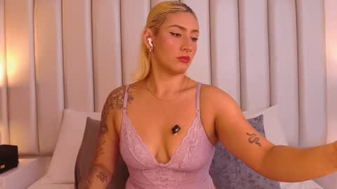 EMILY ROBERTS online show from 11/27/25, 03:08