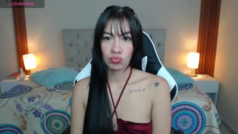 Snapshot of emiily_skinny chatting on 04/01/26, 02:47 emiily_skinny online show from 04/01/26, 02:47