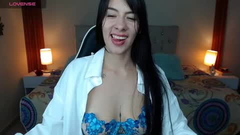 Snapshot of emiily_skinny chatting on 04/21/26, 02:51 emiily_skinny online show from 04/21/26, 02:51