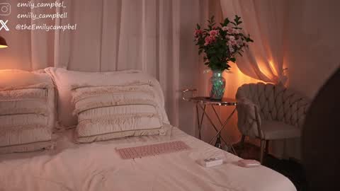 Snapshot of emiilycampbell chatting on 11/07/25, 08:42 Emily Campbell online show from 11/07/25, 08:42