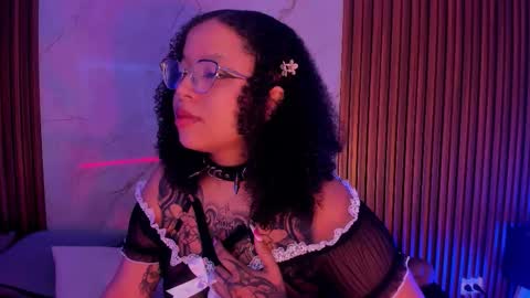 Snapshot of emiilycollins1 chatting on 10/26/25, 02:50 online show from 10/26/25, 02:50