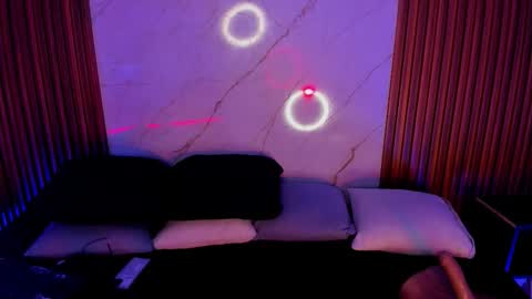 Snapshot of emiilycollins1 chatting on 11/07/25, 01:05 online show from 11/07/25, 01:05