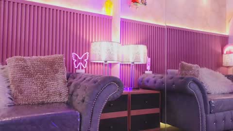 Snapshot of emiiscoot_1 chatting on 12/13/24, 01:01 Emily online show from 12/13/24, 01:01