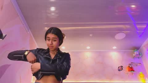 Snapshot of emiiscoot_1 chatting on 12/17/24, 01:05 Emily online show from 12/17/24, 01:05