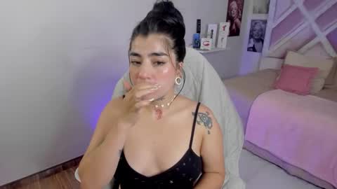 emilayton_ online show from 09/11/25, 07:14