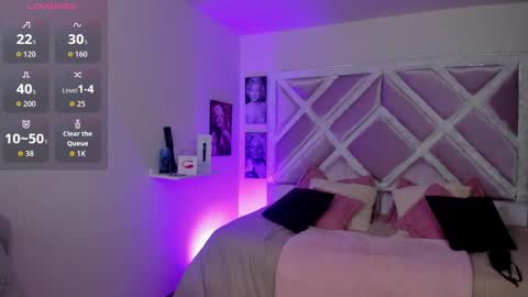 emilayton_ online show from 10/03/25, 07:22