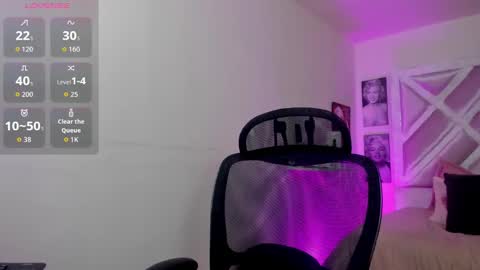 emilayton_ online show from 10/22/25, 06:40