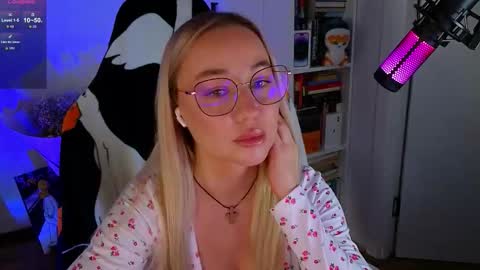 Snapshot of emili1_bc chatting on 10/04/25, 08:34 Emili online show from 10/04/25, 08:34