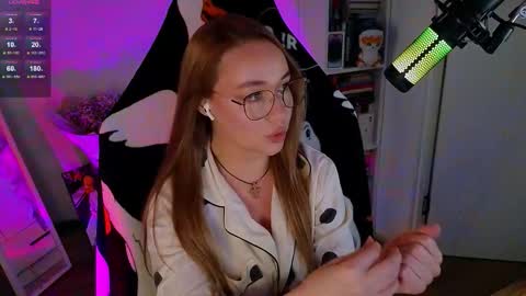 Snapshot of emili1_bc chatting on 10/12/25, 11:42 Emili online show from 10/12/25, 11:42