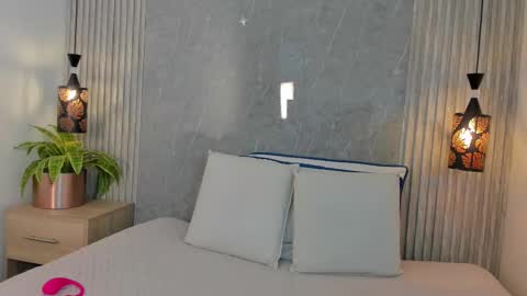 Snapshot of emili__hot chatting on 09/24/25, 11:46 Emily online show from 09/24/25, 11:46