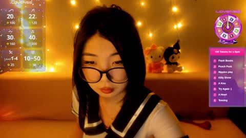 Snapshot of emili_blanc chatting on 12/17/24, 11:49 Emili online show from 12/17/24, 11:49
