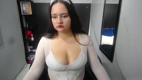 Snapshot of emili_rey chatting on 05/15/26, 03:35 EMILI online show from 05/15/26, 03:35