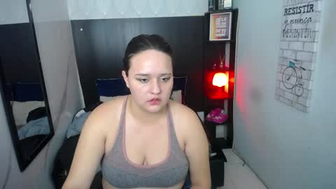 Snapshot of emili_rey chatting on 05/16/26, 10:36 EMILI online show from 05/16/26, 10:36