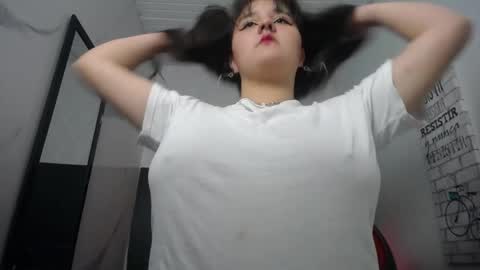 Snapshot of emili_rey chatting on 05/22/26, 04:08 EMILI online show from 05/22/26, 04:08