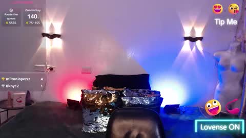 Snapshot of emili_roux chatting on 11/22/25, 03:00 Emili roux online show from 11/22/25, 03:00